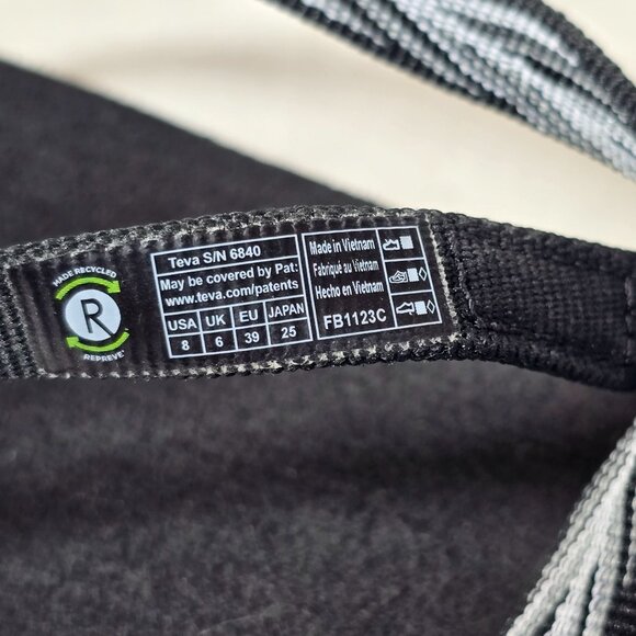 Teva Flip Flops Black & Grey Strappy Sandals Women's Size 8 - Picture 9 of 9